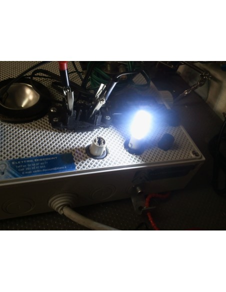 lampade a 15 led su lato Cambus